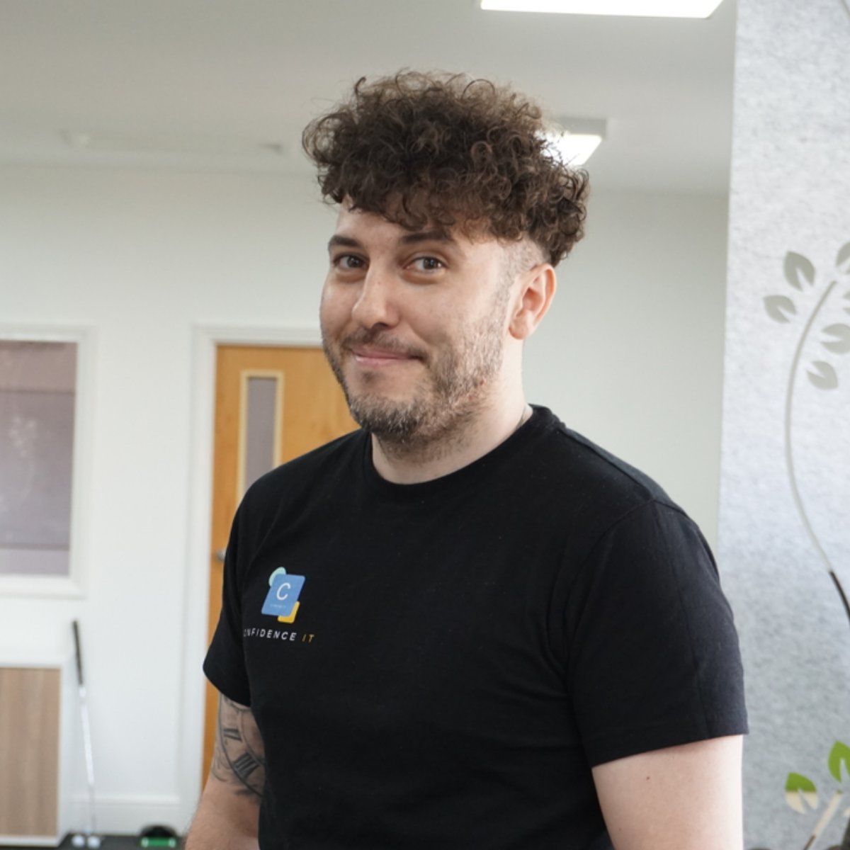 confidence_it's tweet image. When your server finally reboots after 47 updates… we get it. 

At Confidence IT, we keep things running smoothly so you can keep smiling

Get a more stable connection - visit-our.link/sJNxXq3

#ITSupport #TechHumour #ConfidenceIT