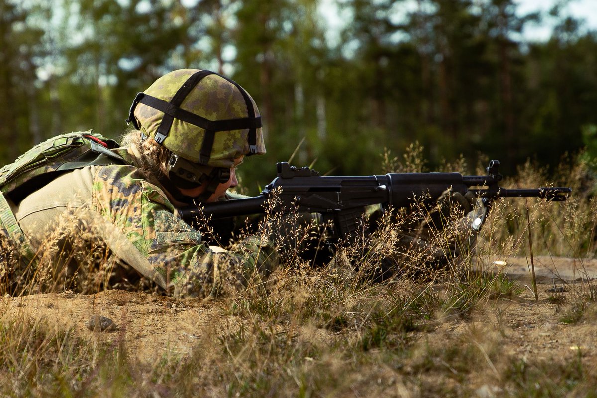 Maavoimat's tweet image. Tänään 16.10. tulee kuluneeksi tasan 30 vuotta siitä, kun ensimmäiset naiset ovat aloittaneet asepalveluksen.
Haku naisten vapaaehtoiseen asepalvelukseen on käynnissä! Lue lisää: intti.fi/haku-naisten-v…