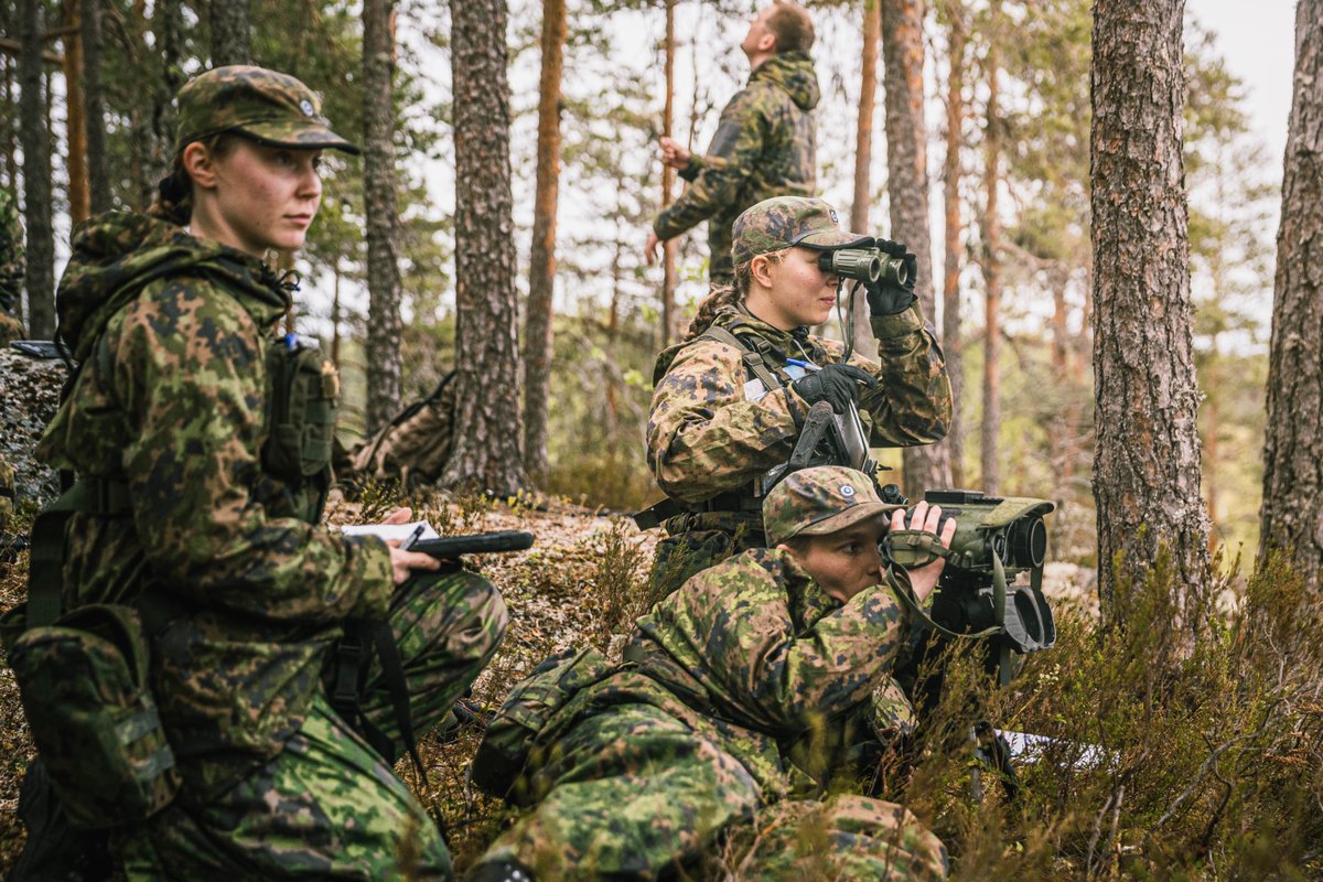 Maavoimat's tweet image. Tänään 16.10. tulee kuluneeksi tasan 30 vuotta siitä, kun ensimmäiset naiset ovat aloittaneet asepalveluksen.
Haku naisten vapaaehtoiseen asepalvelukseen on käynnissä! Lue lisää: intti.fi/haku-naisten-v…