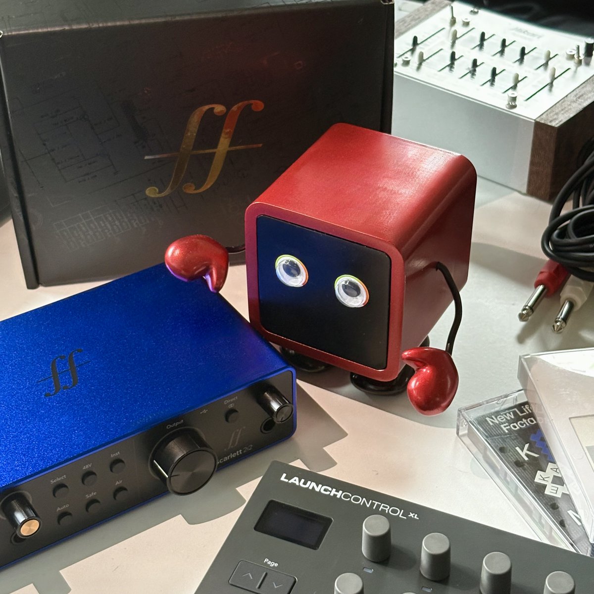 はわぁ〜🥰

#Scarlett の特別限定ブルーカラーモデルAnniversary Edition。たまらずゲットしちゃった…💧
ボク、限定ものにヨワいんだよネ…🥺

みんなはもうGETしてるのかな❓❓

#フォーカスくん #Focusrite #オーディオインターフェース #ISA