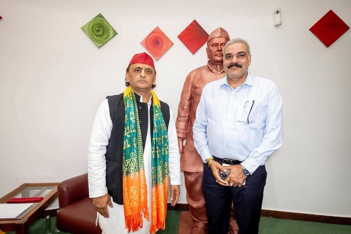 yadavsaurabh390's tweet image. मा.राष्ट्रीय अध्यक्ष आदरणीय @yadavakhilesh जी के #osd रहे, बेहतरीन मिजाज बड़े भाई #गजेंद्र_सिंह जी को जन्मदिन की हार्दिक बधाई एवं शुभकामनाएं 
@gajendrasinghps