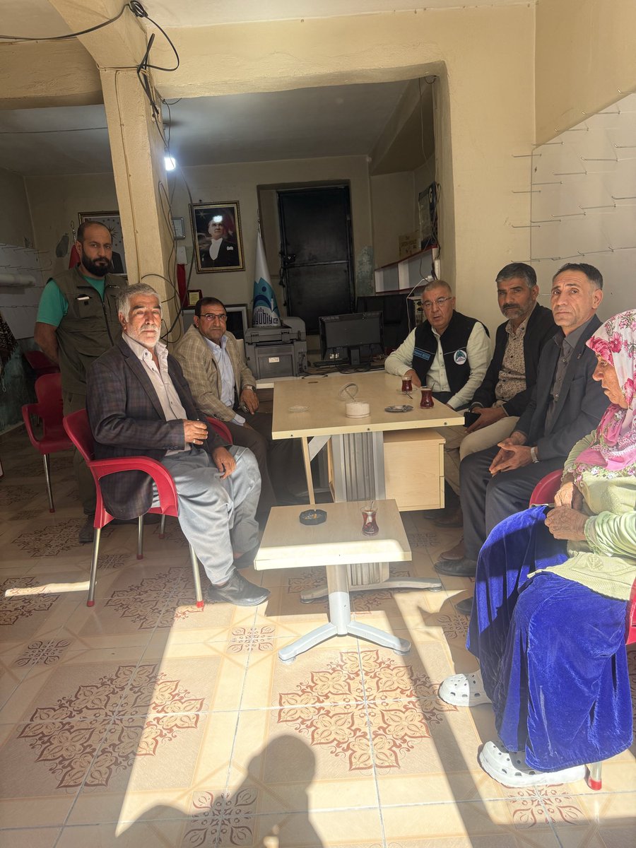 Temizlik birimi olarak,müdürümüz,koordinatörümüz ve bölge şefleriyle beraber mahalle muhtarlarımızı ziyaret edip çalışmaları yerinde inceledik.Muhtarlarımızın  talep ve isteklerini dinledik.Tertemiz bir Eyyübiye için durmadan çalışmaya devam ediyoruz. 
📍Hacıbayram
📍Şıhmaksut