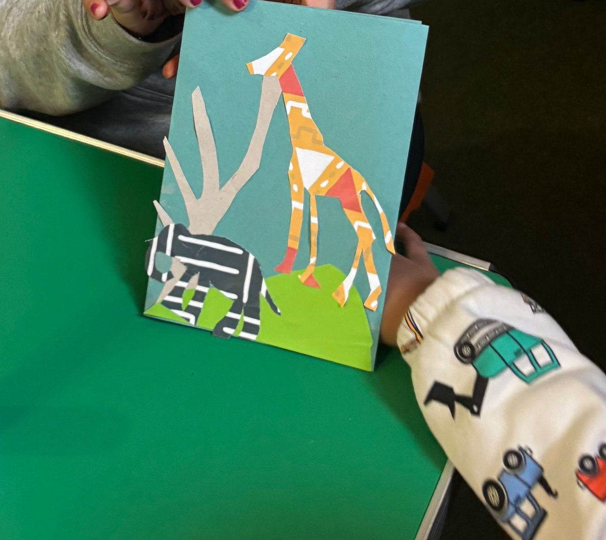 CharltonLib's tweet image. We had fun at #CharltonLibrary this week, making animals using different colours, textures + materials inspired by #BlackHistoryMonth! For more #CraftingFun, #MessyMorning is every Tuesday from 10.30-11am, join us to make friends, borrow books and create! 🎨 #LoveYourLibrary