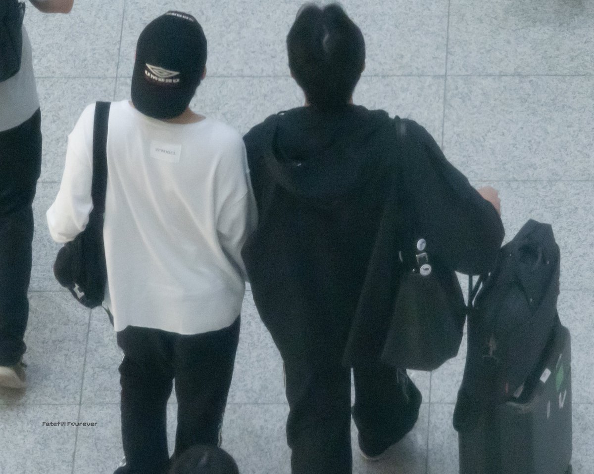 FatefulFourever's tweet photo. 251016 ICN 출국
아 막내둘 너무 귀엽당...❤
#DAY6 #Wonpil #원필 #김원필 
#도운 #Dowoon #데이식스 https://t.co/gzfh89YSHV