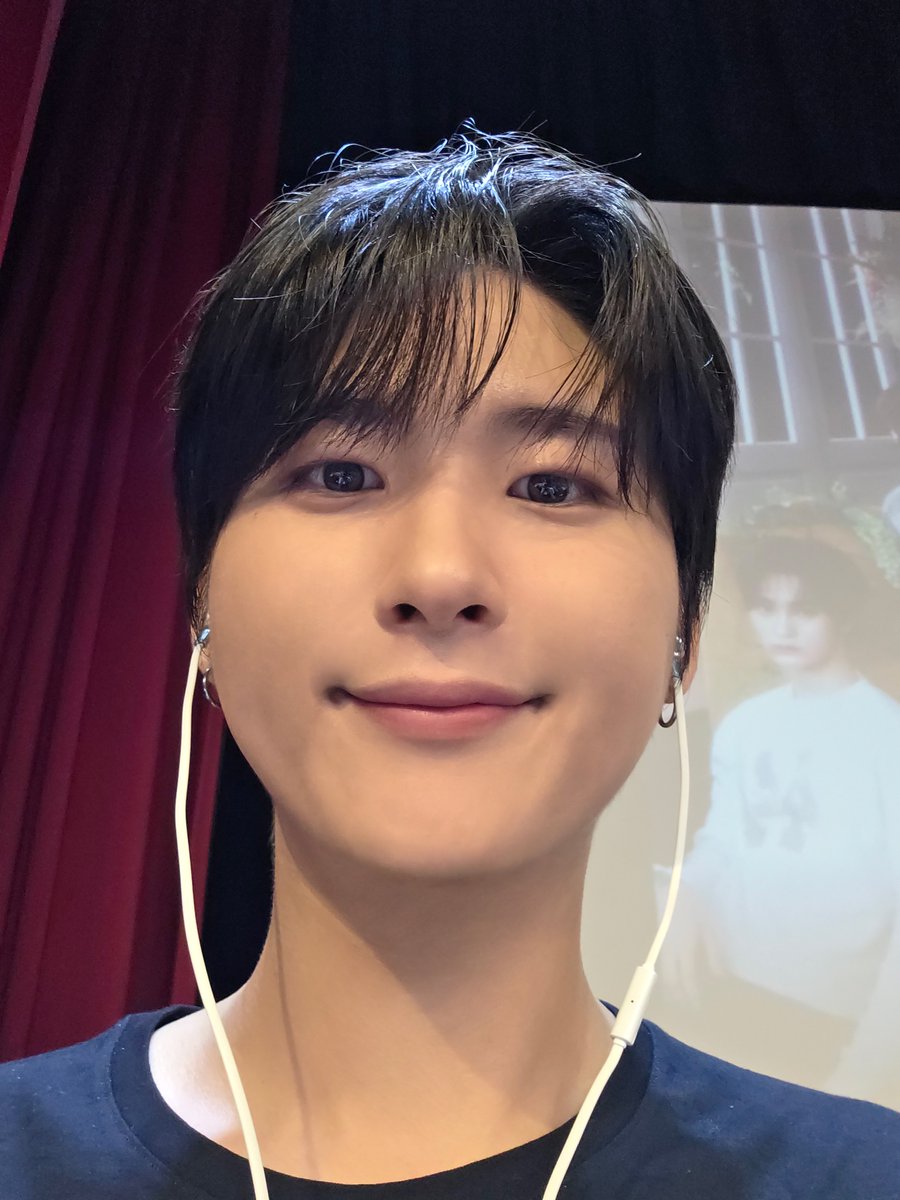 미안해 형 이런 사진밖에 없어서 😚 생일 축하해 루삥
#태영 #우빈
#HAPPYWOOBINDAY
#우카_아부지_생신_축하
#크래비티_북극곰아디_서우빈_생일