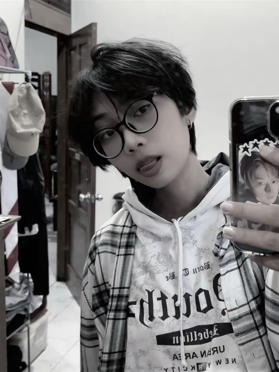 R. (in my hollanov era) tweet media