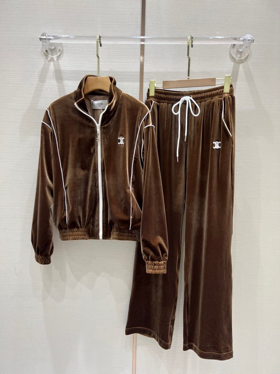 JamesOlamiposi's tweet image. Quality Velour complete Outfits available in colors and sizes 💯💯