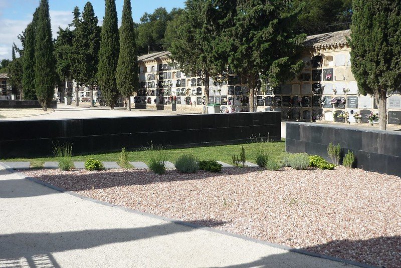 zaragoza_es's tweet image. Tras una minuciosa inspección de todo el camposanto por parte de los trabajadores municipales del Cementerio de Torrero, se ha podido elaborar un listado actualizado de todos los nichos afectados de una u otra manera por los actos vandálicos acontecidos en el último mes. En…