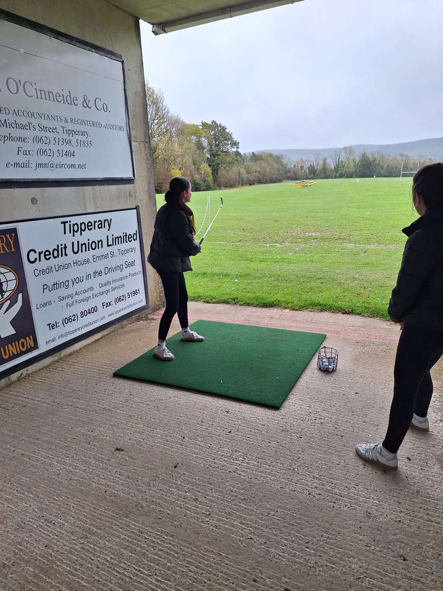 '𝐇𝐞𝐫 𝐌𝐨𝐯𝐞𝐬' 𝐢𝐬 𝐁𝐚𝐜𝐤!!🙂

A new group of girls from St. Anne's have commenced 'Her Moves' Taster sessions. The first taster was a Golf Taster on the driving range practicing putting on the green.⛳

#BeActiveTipperary #HerMoves #CommunitySportsHub