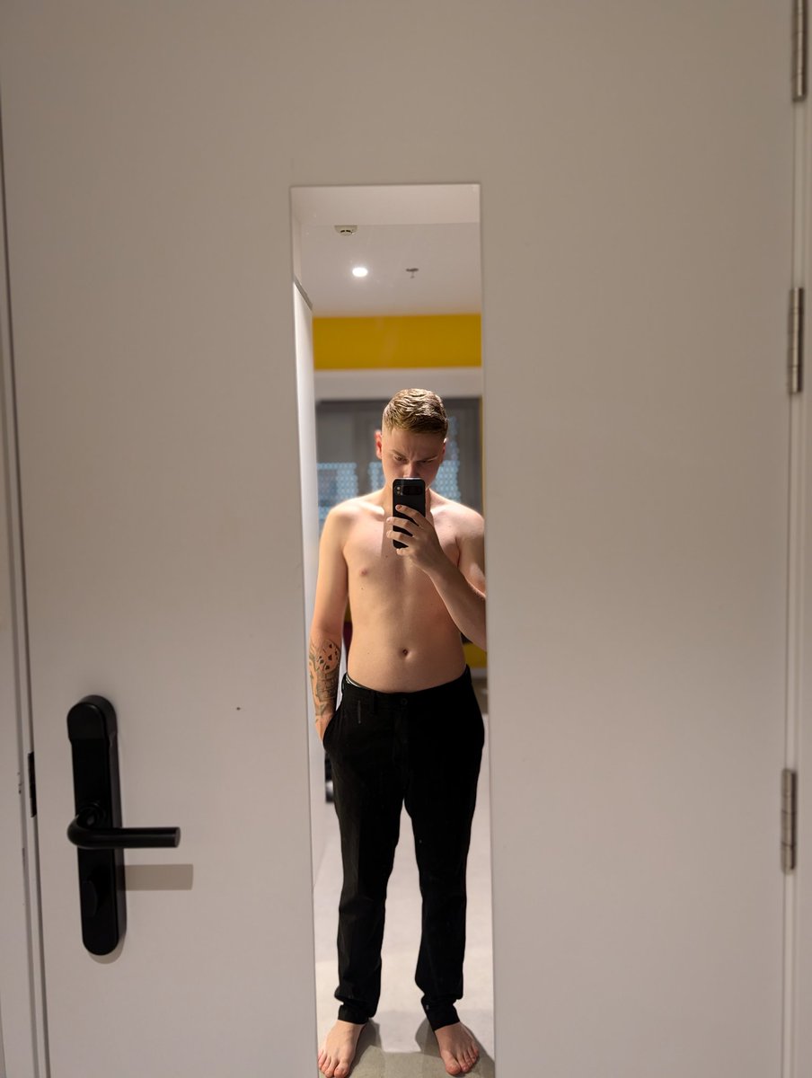 Guten Morgen ihr Hunde Ficker 😈🤣

#Slave #YoungMaster #paymybills