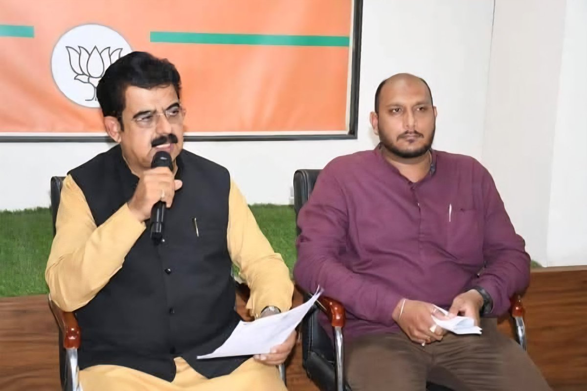 initindwivedi's tweet photo. इंदौर लोकसभा के लोकप्रिय सांसद श्री @iShankarLalwani जी को जन्मदिवस की हार्दिक शुभकामनाएं।

बाबा महाकाल से आपके उत्तम स्वास्थ्य और दीर्घायु जीवन की कामना करता हूं। https://t.co/0Jl3lcuCQk