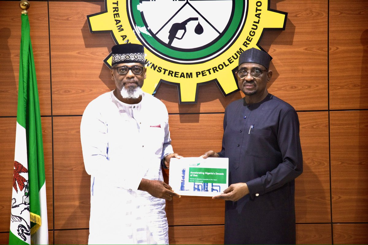 decadeofgas's tweet photo. The Decade of Gas team led By Ed Ubong  presented the outcomes and recommendations  from  the  Cooking Gas Stakeholders  workshop to the NMDPRA Authority Chief Executive Engr Farouk Ahmed. https://t.co/oYlIo4Wh4Z