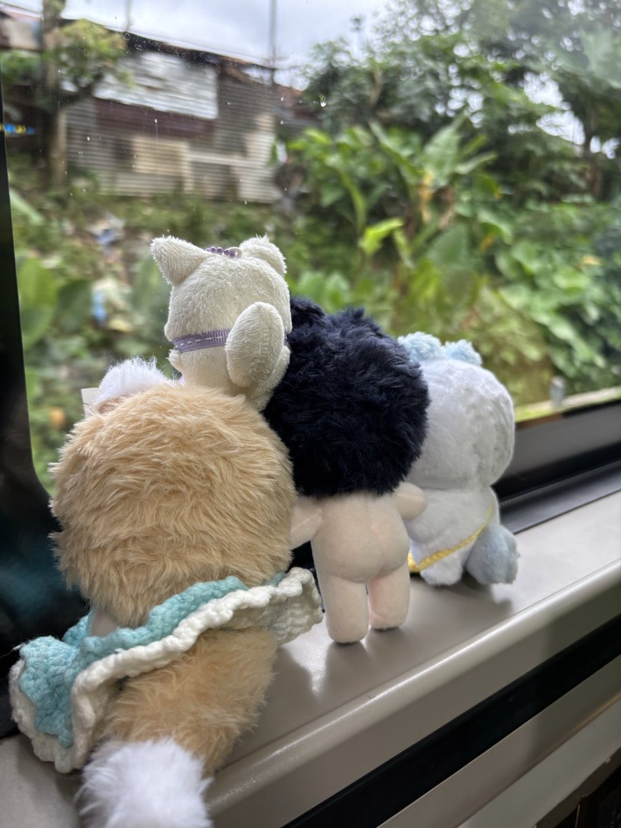 Adorbdae's tweet photo. Bye bye indonesia, hello plave https://t.co/sMxoq1tS4M