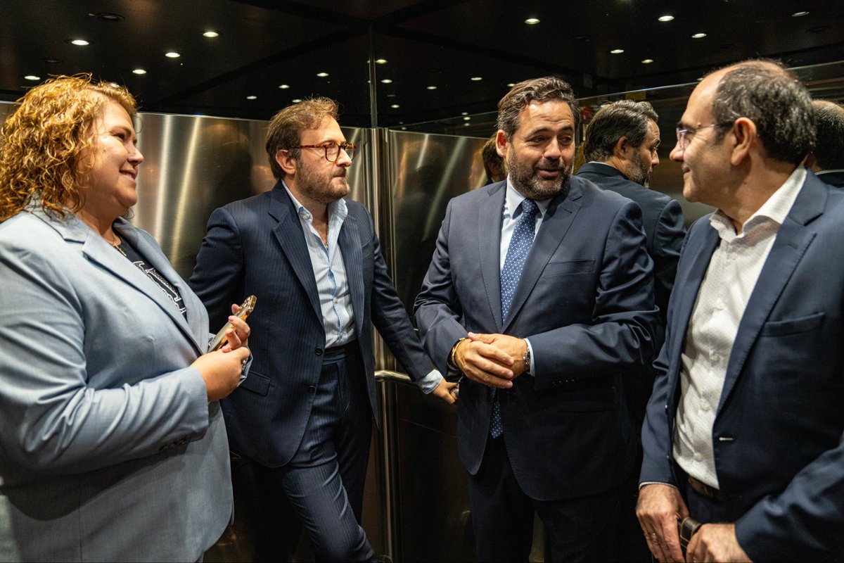 paconunez_'s tweet image. 🏛️🟥⬜️ Comienza el #DER2025, una importante cita en la que vamos a trasladar nuestra visión para una Castilla-La Mancha mejor.