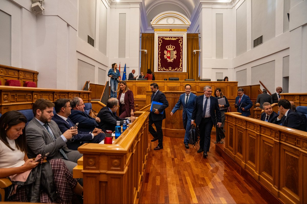 paconunez_'s tweet image. 🏛️🟥⬜️ Comienza el #DER2025, una importante cita en la que vamos a trasladar nuestra visión para una Castilla-La Mancha mejor.