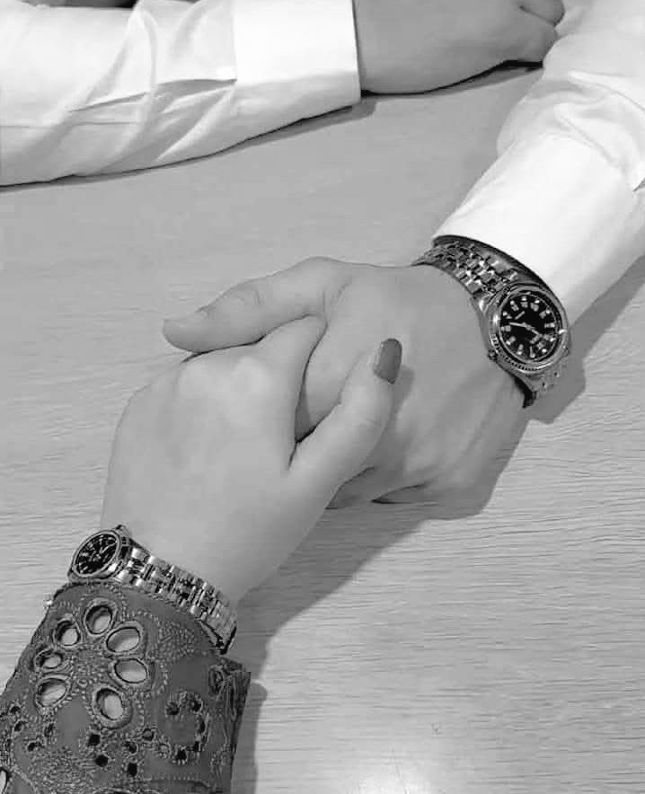 .
علـى الـوفاء وألـعـهد قلبي. تلاقيّــه 
إن رحِِـت وُلاجـيّت لـيّ فيّـه يّكفـيّه 

سُويّت مايّملئ ضميّـري ويـرضـيـه
وُأنِته بكيّـّف الـليّ تسُـويــّه سُويــّه
.