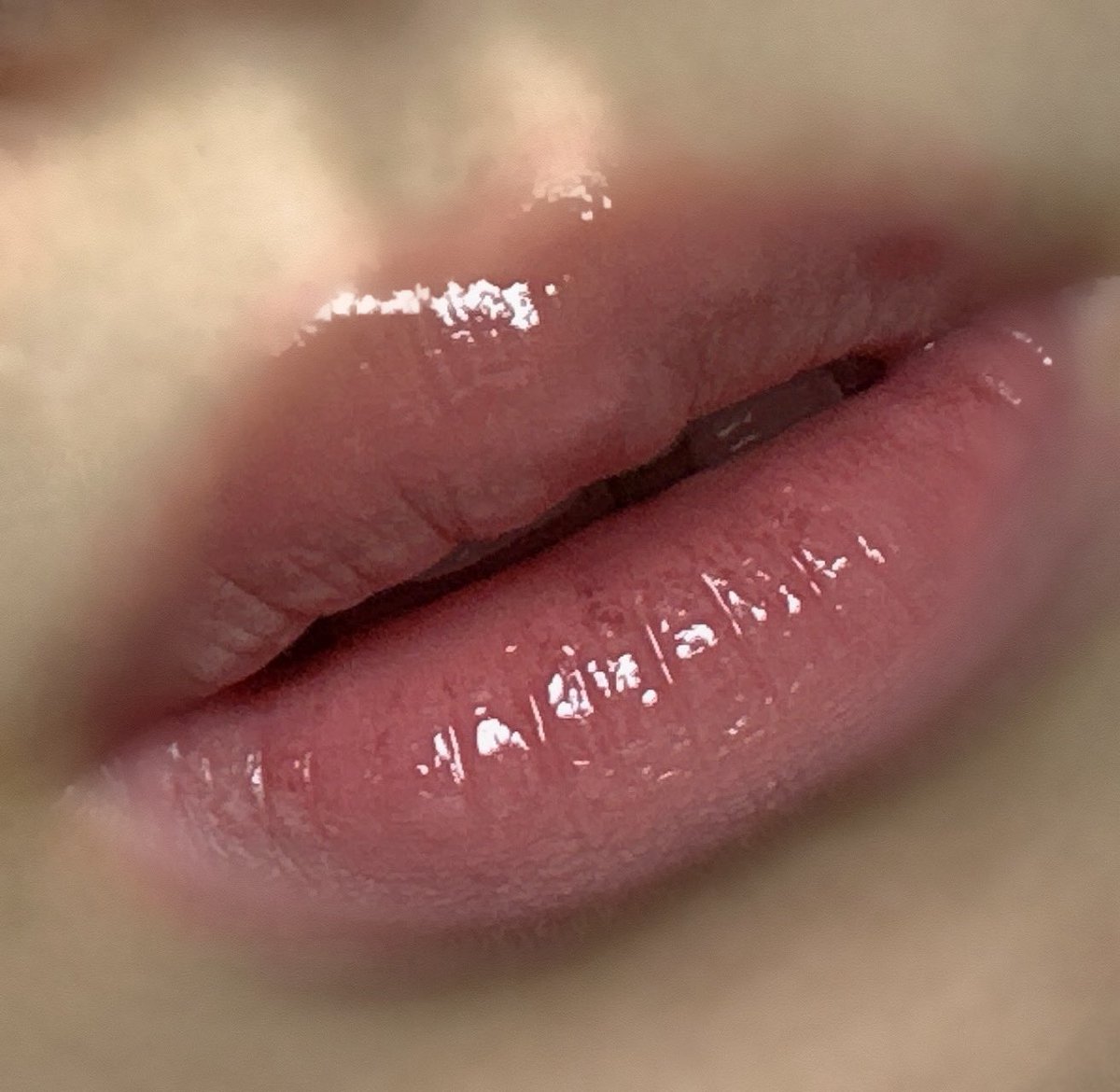에뛰드 포근픽싱틴트 시럽넣어먹고 가기 
발라주고 위에 러브플레르 로지밀크 얹었는데
멀멀한 분위기 무슨 일이니…🫶

틴트랑 같이 들어있는 립펜슬도 진짜 킥인 듯