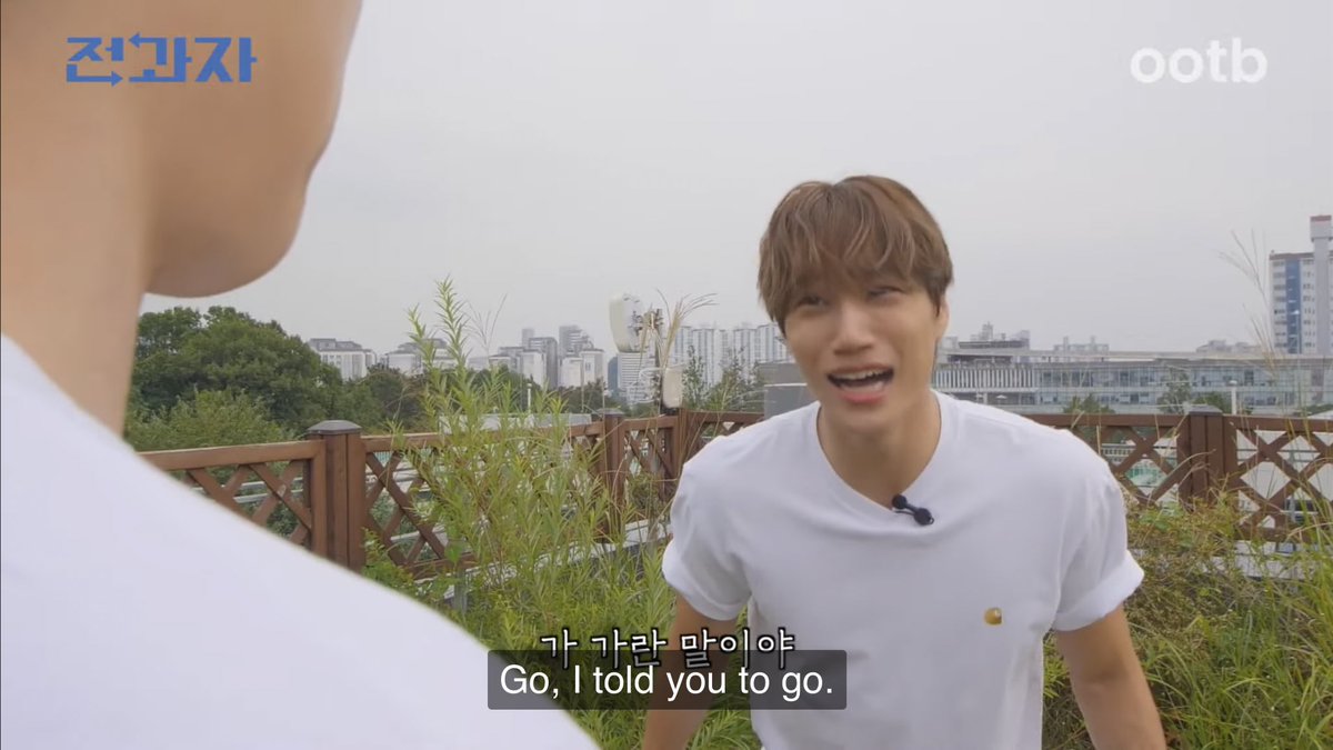oshcuddles's tweet photo. THAT’S WHY JONGIN CHECKED KYUNGSOO’S LIP BECAUSE IN THIS PRODUCT AD ACTING HE THREW LEAVES?!!!!! 😂

🐻: Go, I told you to go. Nothing works out because of you. https://t.co/HkYoCMvtIo