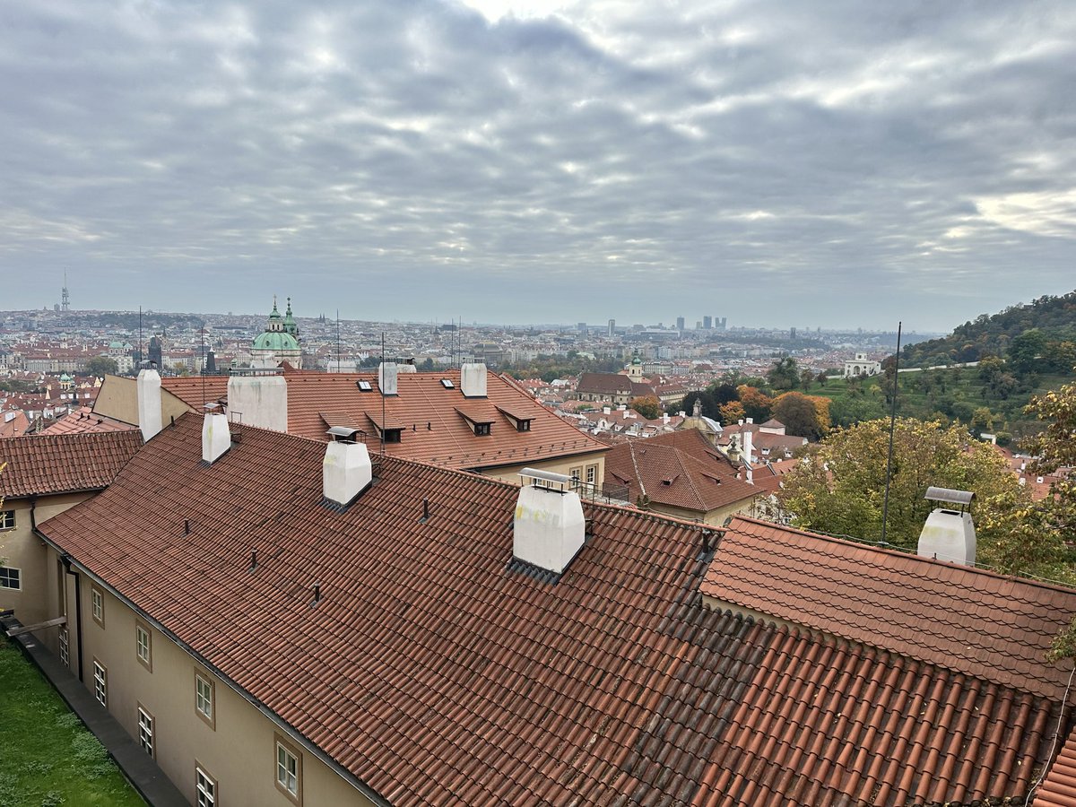 Передаю привет тем, кто заебался 
И хочу сказать: «Ребята, я с вами✊🏻»