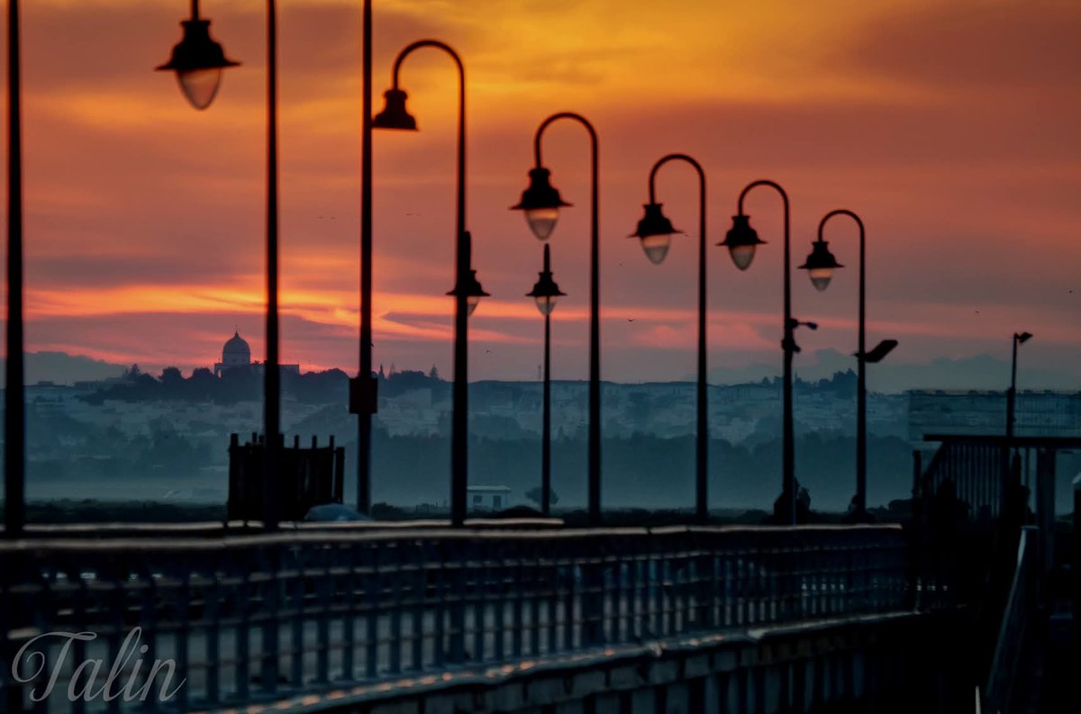 Cualquier lugar de #SanFernando es ideal para  pararse, respirar,porque para disfrutar la vida no se necesita mucho, basta con ir a lugares como el muelle de de Gallineras y disfrutar del amanecer o atardecer.
La magia está en las cosas más simples. 🎩✨
📷@sanfernandoisladeleon