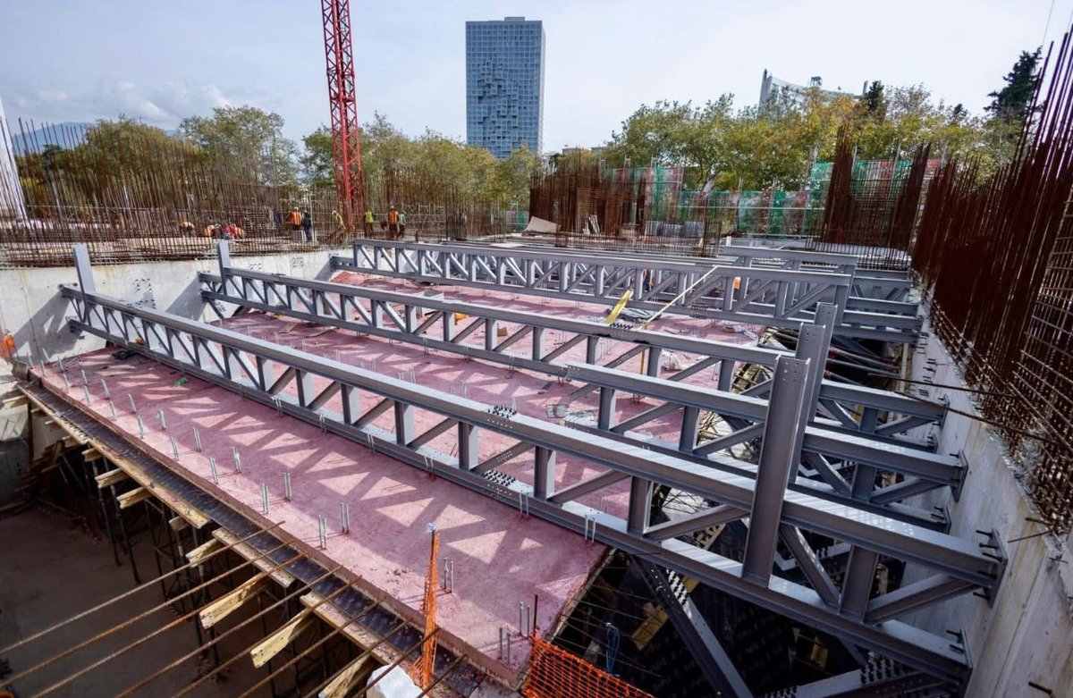 👷👷‍♀️Në kantierin e Teatrit të Ri Kombëtar, puna vijon pa ndërprerje, ku dita-ditës po merr jetë një vepër arkitektonike që do ta transformojë kryeqytetin në një destinacion europian të artit dhe arkitekturës bashkëkohore👷‍♂️⚒️🎭🏗️ <a href="/Qarku_Tirane/">Qarku Tiranë 🇦🇱 Tirana Region</a>