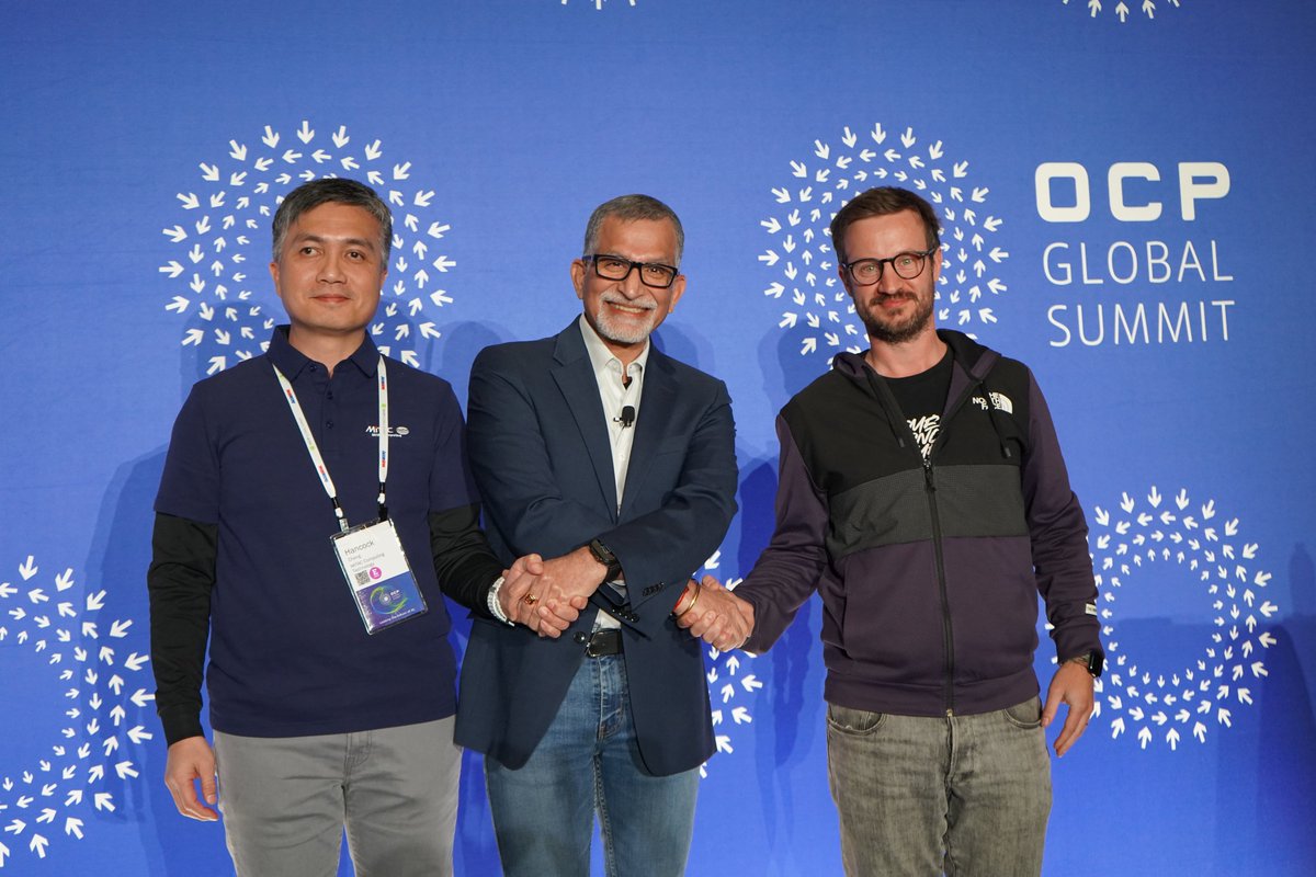 MiTACcomputing's tweet image. 🔥 Full house at #OCPGlobalSummit!
Together with @AMD and 9elements, we explored how smarter, cooler, and more open infrastructure powers next-gen #AI data centers.
Grateful for the amazing engagement, inspiring collaboration, and everyone shaping sustainable computing.
#OCP