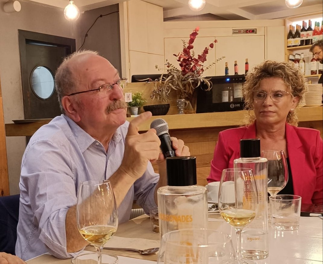 Marcel Esteve i Robert (@marcelestevevfp) on Twitter photo El Casal amb Pep Ribas al Taula&Vila.
Una vetllada per aprendre de la seva saviesa, trajectòria cívica i rigor professional.
"Inquiet, voluntat de servei i ganes de ser útil"
Un veritable mestre d'obres!
<a href="/casalvilafranca/">Casal de Vilafranca - Societat La Principal</a> El Casal amb Pep Ribas al Taula&Vila.
Una vetllada per aprendre de la seva saviesa, trajectòria cívica i rigor professional.
"Inquiet, voluntat de servei i ganes de ser útil"
Un veritable mestre d'obres!
<a href="/casalvilafranca/">Casal de Vilafranca - Societat La Principal</a>