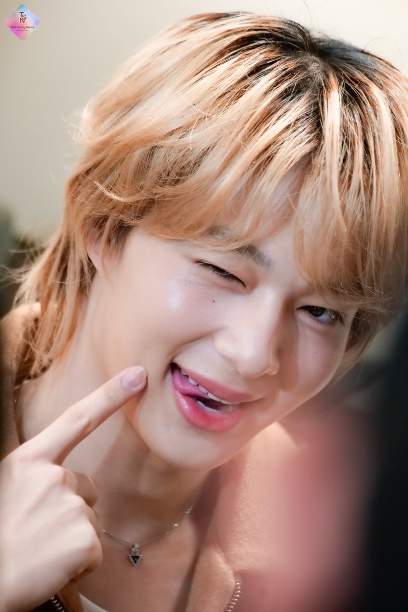 _newfolders's tweet image. ยัยเด็กทำอะไร ((ทำอีก)) ฮึก ฮรือ ฮรุก ฟืดดด~ 🤧🫨🫦✨️

#LYNXZeeNuNew
─ @CwrNew #NuNew 🝳