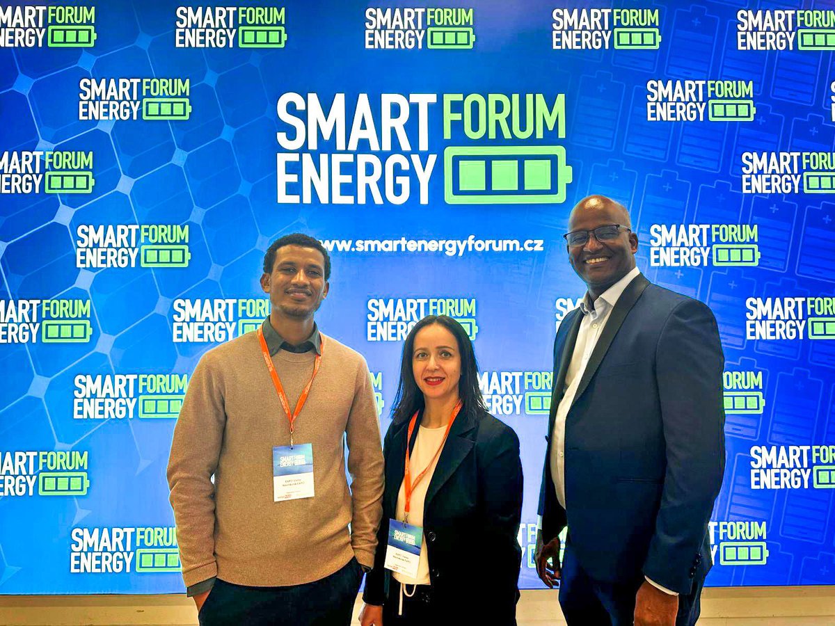 Solavail_energy's tweet photo. ☀️ Our Solavail team is at the Smart Energy Forum in Prague — one of Central Europe’s key solar events.

🤝 We’re meeting partners, exploring new tech, and strengthening ties with installers, distributors, and solar companies across Europe. https://t.co/8MO4QJvMP3