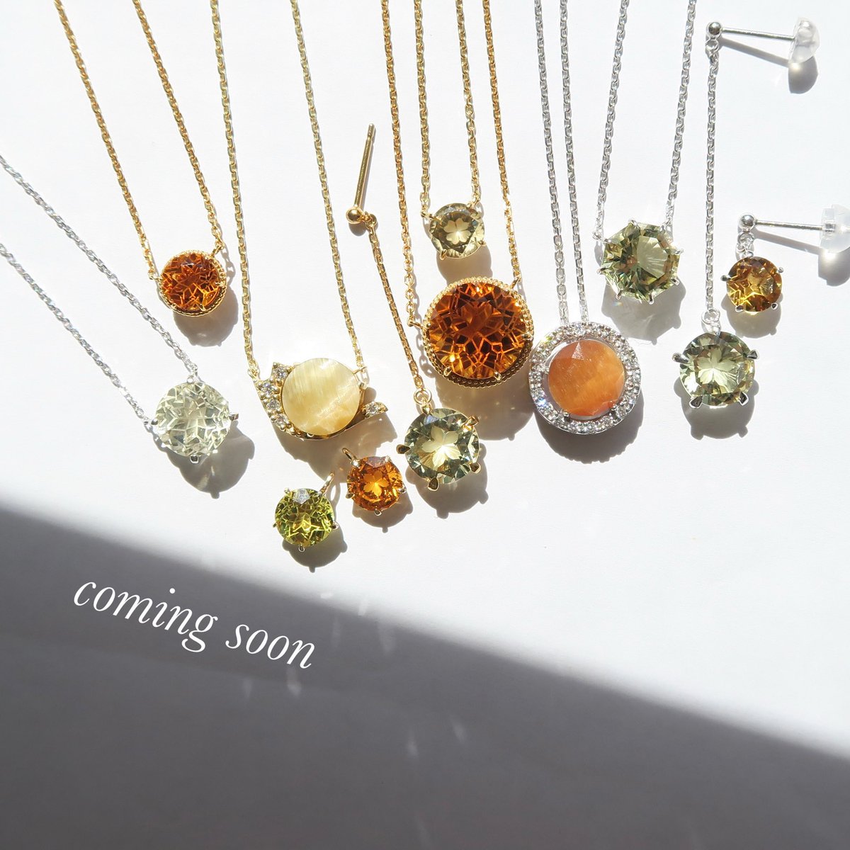 ＼coming soon／
価格改定前の最後の企画✨
color企画4回目の今回は「Yellow・Orange」です🍊🍋

シミズ貴石様<a href="/shimizu_kiseki/">株式会社シミズ貴石</a> のオリジナルカットを選んでお仕立てするカラー企画も4回目！（今年はあともう1回）。