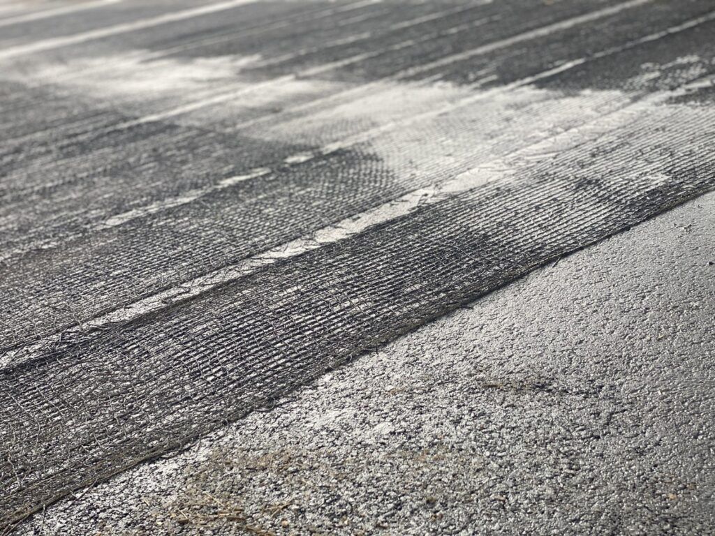 RenewableCNews's tweet image. Bio-Based Fabric with Integrated Sensors Continuously Monitors Asphalt Road Conditions renewable-carbon.eu/news/?p=169007 #asphalt #biodegradability #circulareconomy #naturalfibers #roadconstruction #technicaltextiles #RenewableCarbon