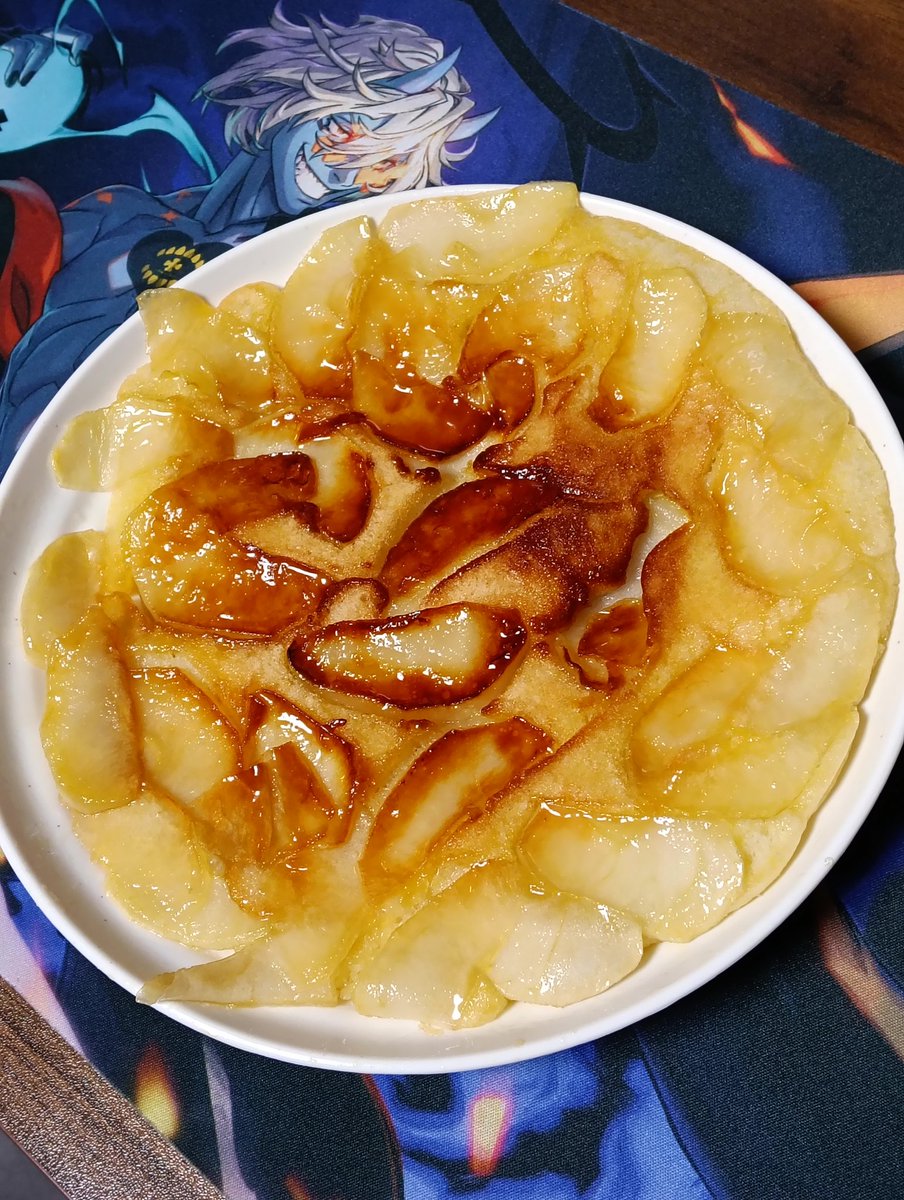 りんごのなんちゃってタルトタタンいい感じに焼けたから見て