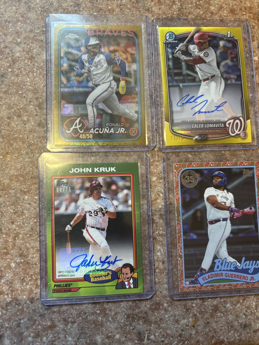 MarkRobinsonYO's tweet photo. @ALTPEPEEEEEEE if you’re buying I’m letting these go for $125 plus I’ll throw a few more numbered cards in! https://t.co/UbBVHPH4Fs