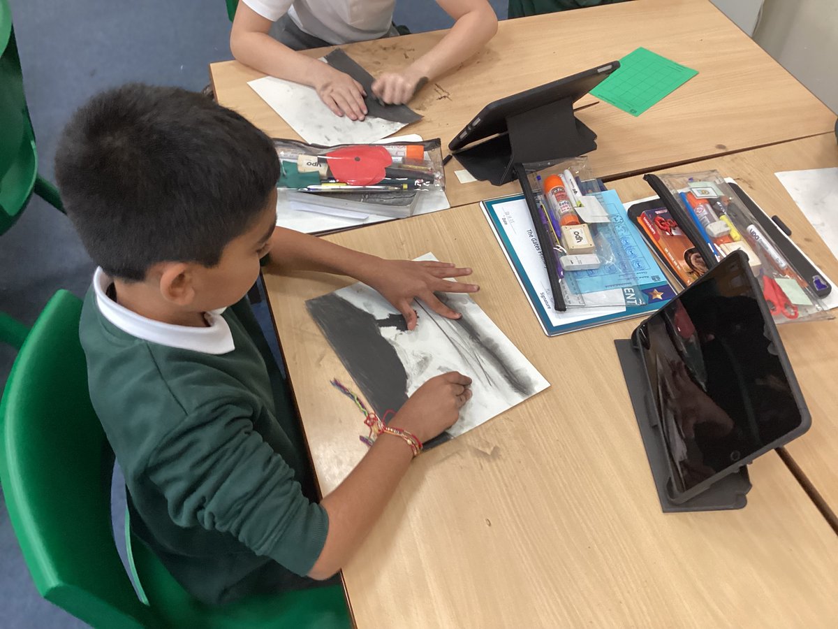 We have been creating artwork inspired by our WWI learning. Using charcoal, we drew powerful images of soldiers in No Man’s Land. 🪖🖤 #TheGatesHistory #TheGatesArt