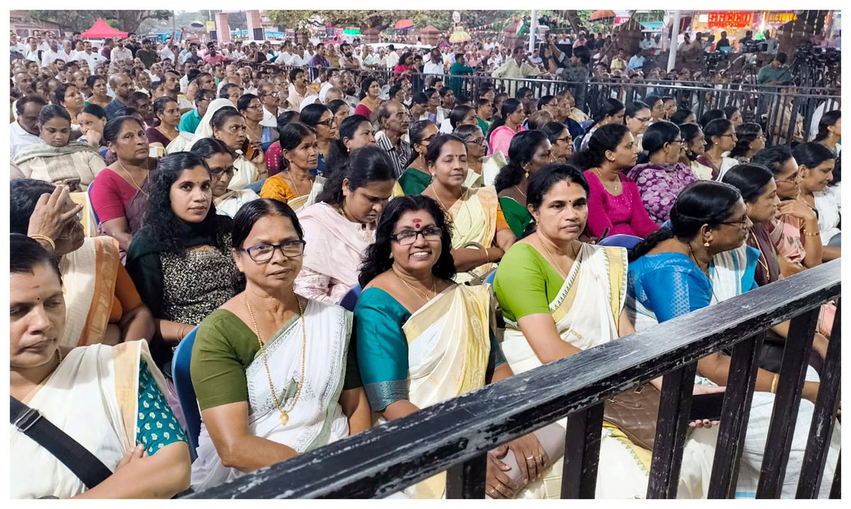 AdvJebiMather's tweet photo. Beloved @KeralaPMC sisters actively participating in the 'Vishwasa Samrakshana Yatra' (Faith Protection Yatra) led by former KPCC President Shri. @KMuraleedharan_ in #Kannur.

#VishwasaSamrakshanaYatra #FaithProtectionYatra #MahilaCongress #KMuraleedharan #KPCC #UDF https://t.co/eVFDQPXFAT