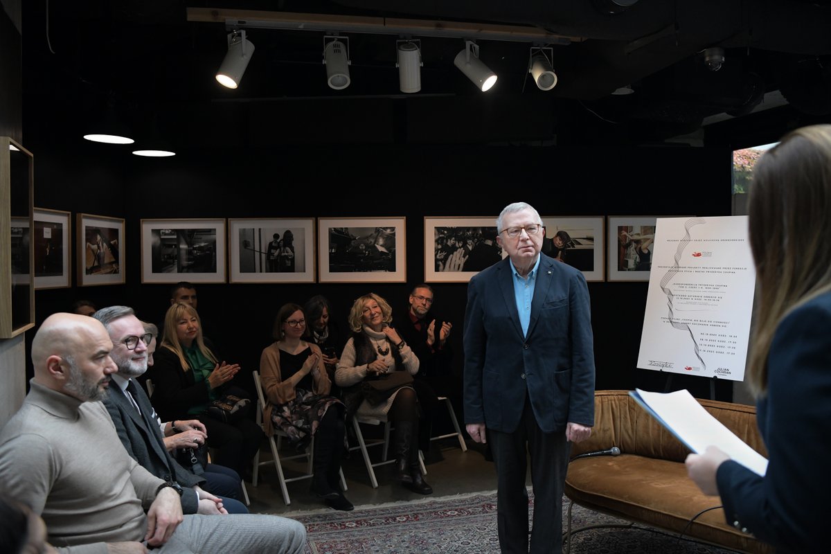 O Chopinie przez pryzmat jego listów.
Zapraszamy do obejrzenia fotorelacji z wczorajszego spotkania autorskiego z prof. Zbigniewem Skowronem w warszawskiej Hali Koszyki, poświęconego nowemu wydaniu „Korespondencji Fryderyka Chopina”.

#PFN był Głównym Partnerem wydarzenia.