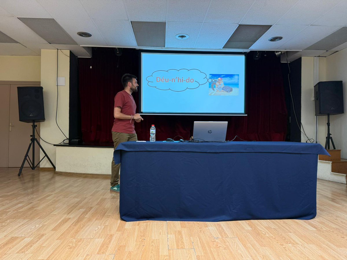 Ahir vaig poder parlar al cicle <a href="/Pessics/">Pessics de Ciència</a> de ciència de <a href="/LHAjuntament/">Ajuntament de L'Hospitalet</a>, sobre com viatgen les espècies invasores! Va ser una trobada molt distesa, amb moltes preguntes del públic, i moltes històries fascinants!  👽🌱🦜🐠