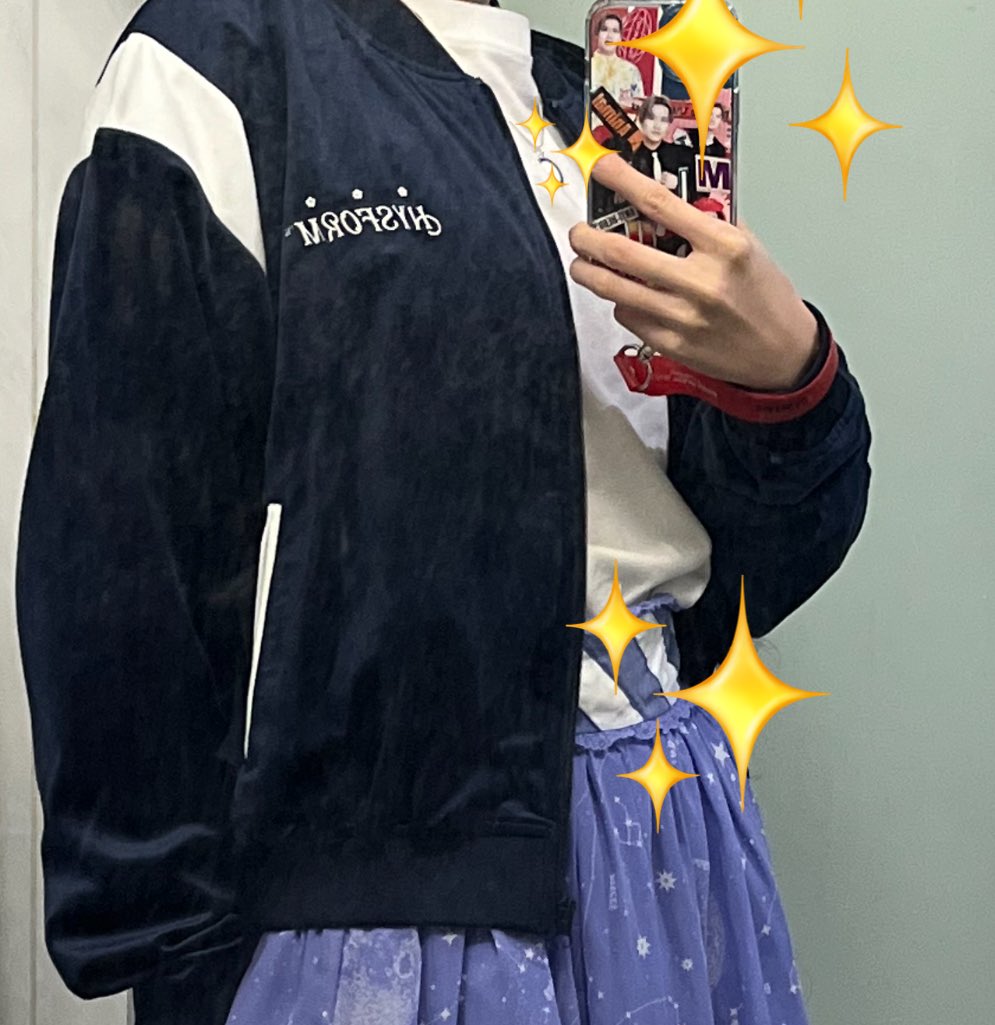 そう言えばハイスの新作、早速着たくて着たくて…着た。笑
随分前に利樹ちゃんがちらっと着てた時からずっと気になってたアイテム…
着丈そんなに長くないのが可愛い！
硬すぎず柔らかすぎずなベロアで軽くて程よくあたたかい。お手入れもそんなに難しくなさそう。
迷ってる方はぜひ…！

#HYSFORM