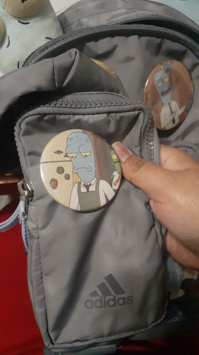 Potion_Arts's tweet image. My Queerplatonic partner @FurfagAutismo commissioned me so I was finally able to buy a button maker!! Look at all these Korvies!!!!!!💙💙💙
#SolarOpposites #buttonmaker