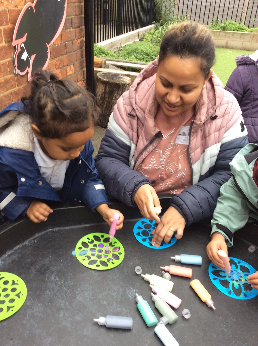 Thank you to Mrs Biswas who came into nursery to make Rangoli patterns for Diwali. Children also made some salt dough divas which we will paint and decorate as they learn about the important festival starting next week.
