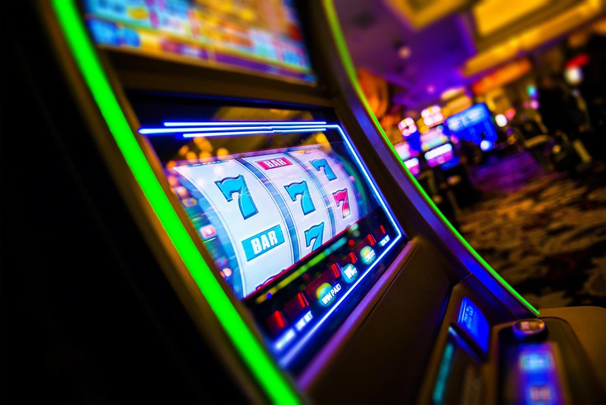 LeadingReport's tweet image. BREAKING: Gov. JB Pritzker has released partial tax records showing he and his wife reported more than $1.4 million in income from gambling.