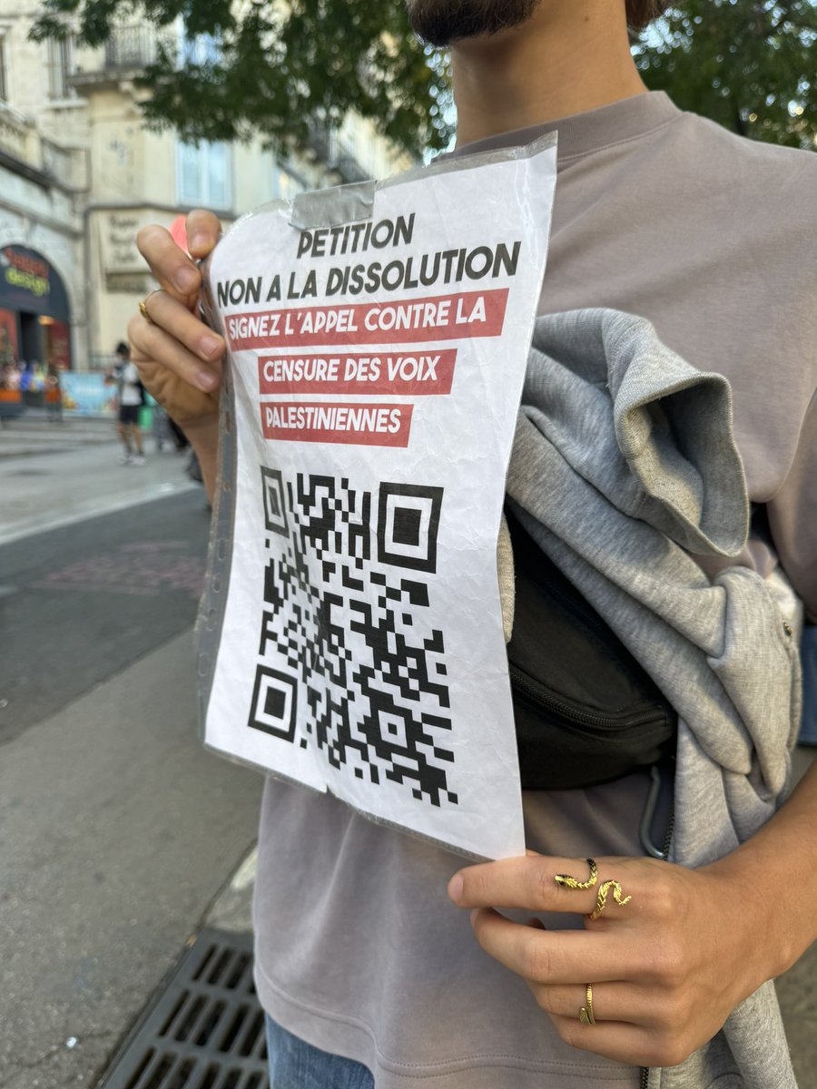 bdsfupmtp's tweet image. 📣 STAND BDS/UP MONTPELLIER
Nous appelons à signer massivement la pétition contre la dissolution d’Urgence Palestine. Face à la répression du mouvement de solidarité avec la Palestine, faisons bloc ! #StopDissolution #UrgencePalestine #BDSMtp #SolidaritéPalestine #Montpellier