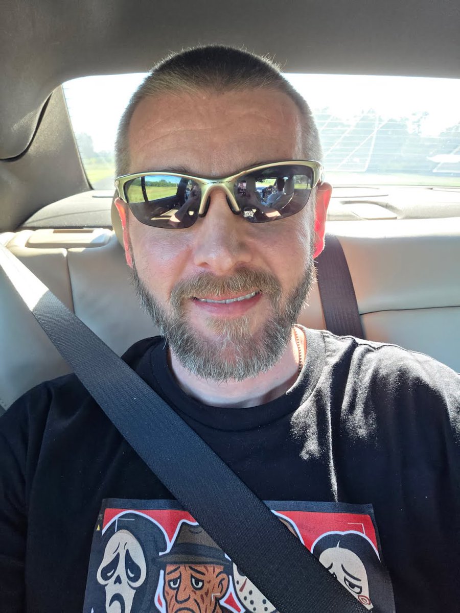 CyburityL's tweet photo. On the way to the airport heading to twitch con https://t.co/HBI1IQglhI