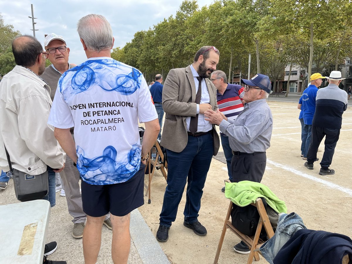 DBotePaz's tweet image. Torneig de petanca dels casals de la Gent Gran amb més de 100 participants
Una mostra més del treball en comunitat, per una gent gran activa. Mataró es una ciutat que cuida