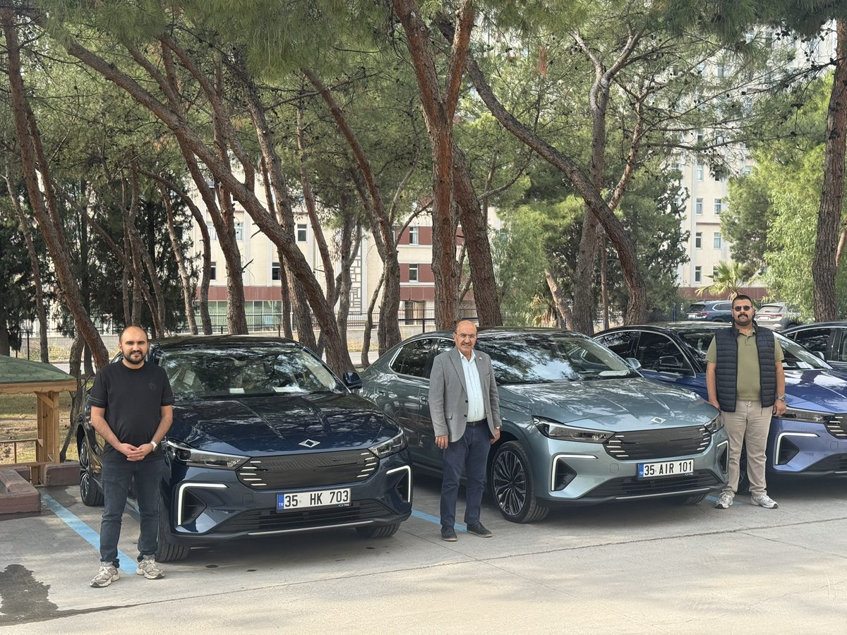 HalilKacar35's tweet photo. Togg T10 X araçlarımızdan sonra 2 Adet Togg T10 F araçlarımız hanemize hayırlı olsun.Araçlarımızı izmirden teslim aldım
İzmir TOGG çalışanları hizmetlerinden dolayı teşekkür ediyorum.@mguercankarakas @Togg2022 
#yerli #togg https://t.co/s5np07O3RN