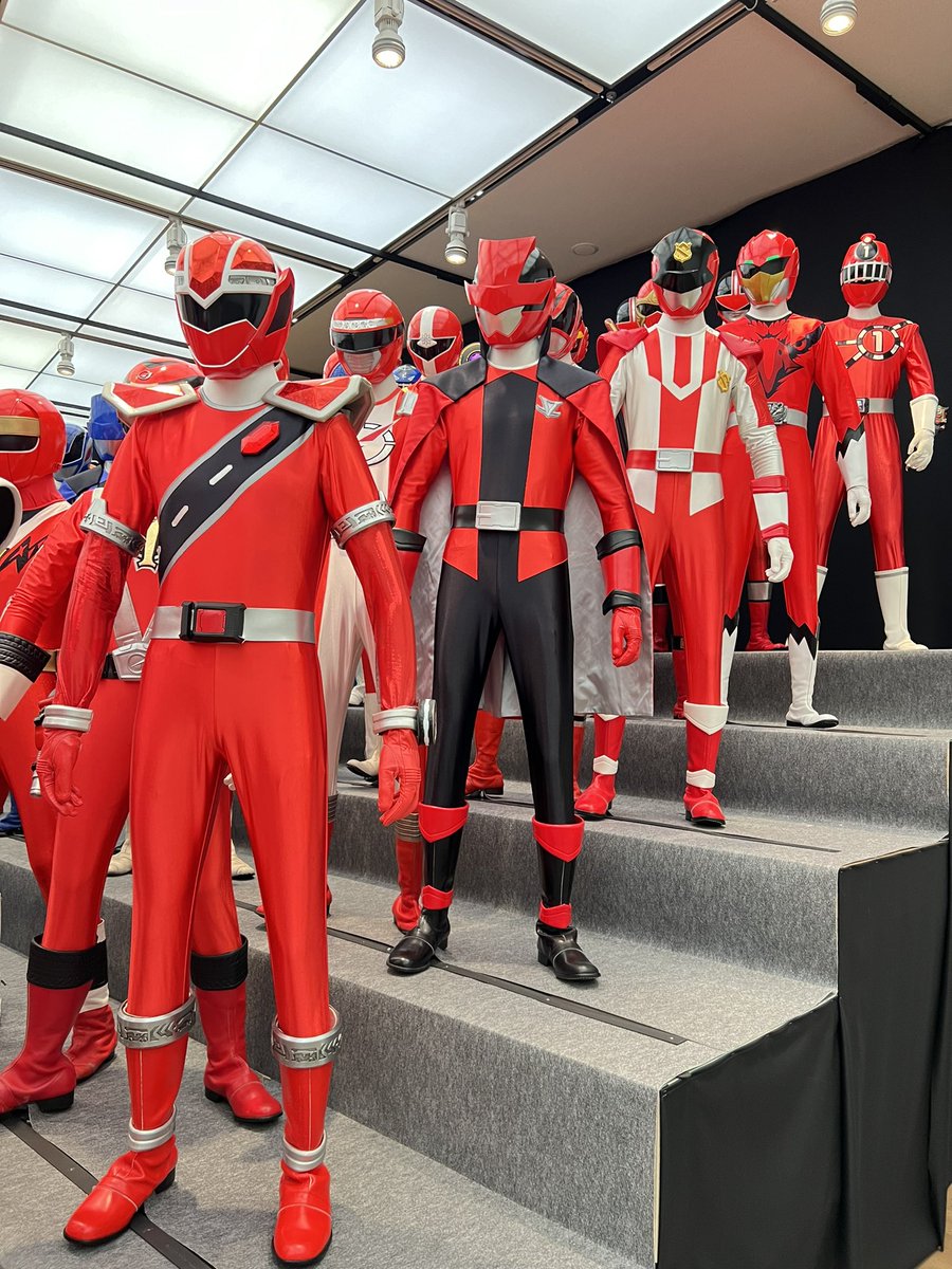 スーパー戦隊展行ってきた！
貴重な小道具とか見れて楽しかったし
スーツの所は圧巻でした〜！
やっぱブルー好きだわ🟦