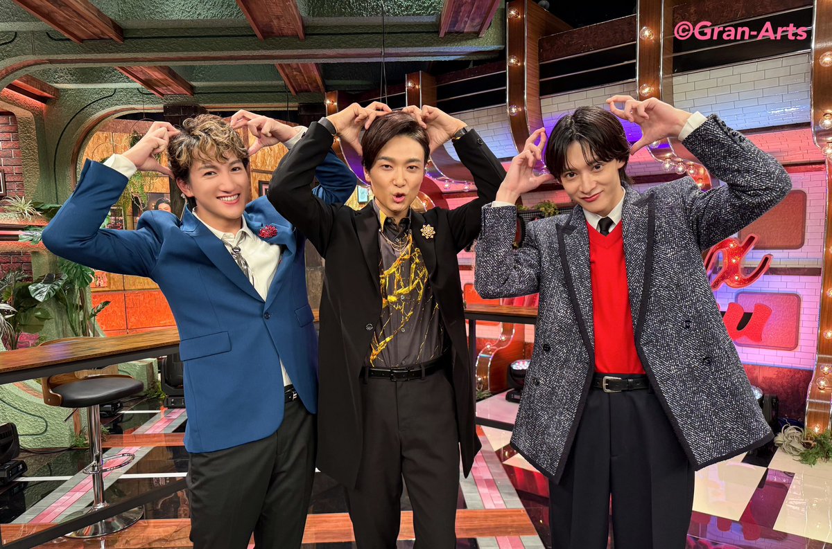 【#井上芳雄】
#芳雄のミュー 生放送🐈‍⬛💕
#エリザベート のルドルフ役、
#伊藤あさひ さん、#中桐聖弥 さんをお迎えしました👑
お2人の意外な一面や、野球好きな共通点、お茶目な人柄を楽しく深掘りしました👍
「闇が広がる」を３人のスペシャルバージョンでお届け😆
華やかに両手にWルドルフです✨笑