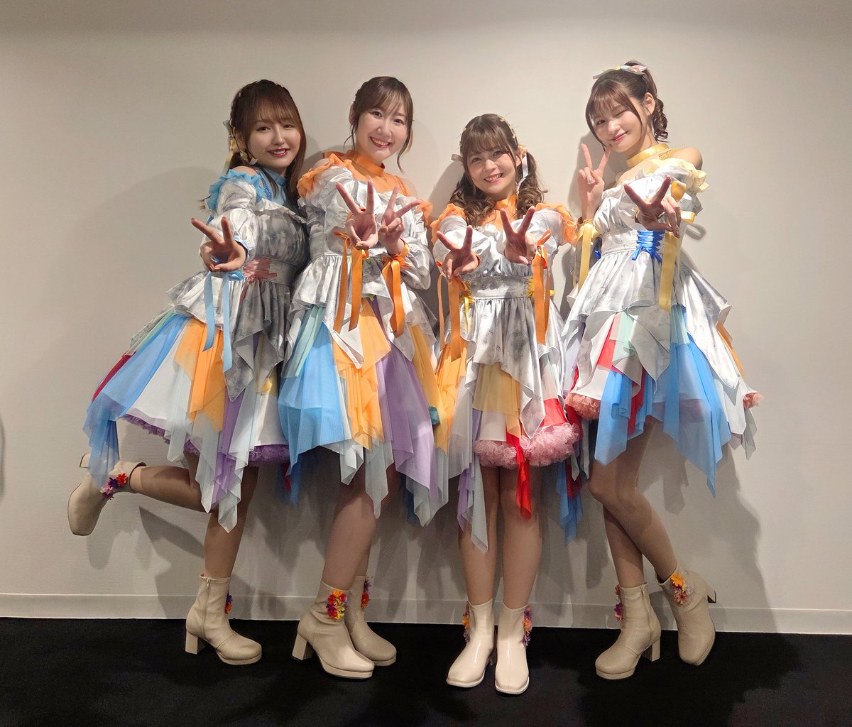 7NanaHamasaki7's tweet image. 思い出写真!
ぴらみさんとのグリーティングにきっちり並んで撮ったよ☺️✨️
みんなとステージでも裏でも楽しい思い出がいっぱい増えました!
#ミリオン12th
#ミリオン12th_day1