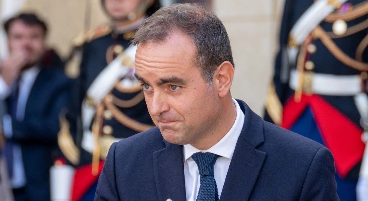 Arranca la carrera de los Presupuestos en Francia: Lecornu escapa 'in extremis' de dos mociones de censura dozz.es/wo05_1