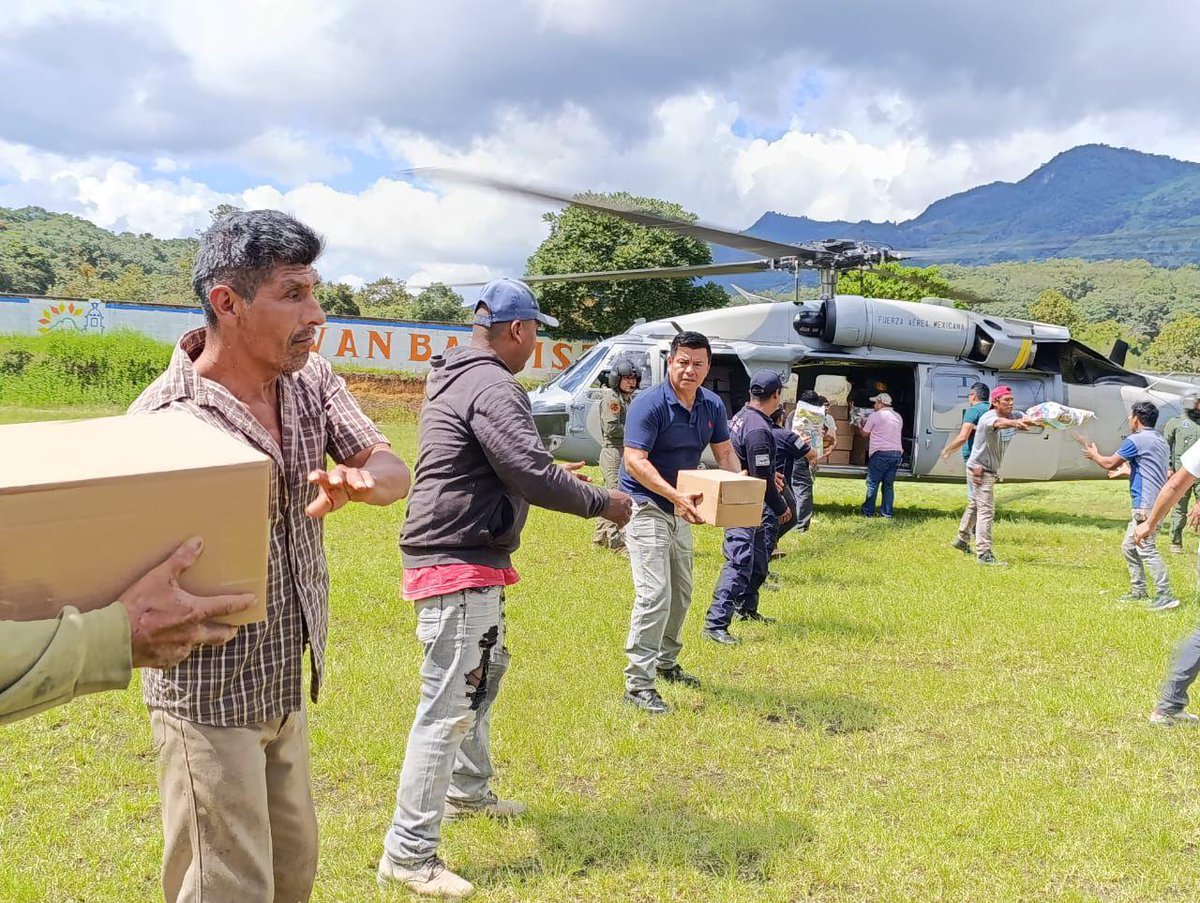 juliomenchaca_'s tweet image. En Calnali seguimos entregando víveres y agua potable, además restablecimos el acceso a 6 comunidades que estaban incomunicadas.
#HidalgoUnido
#PrimeroElPueblo